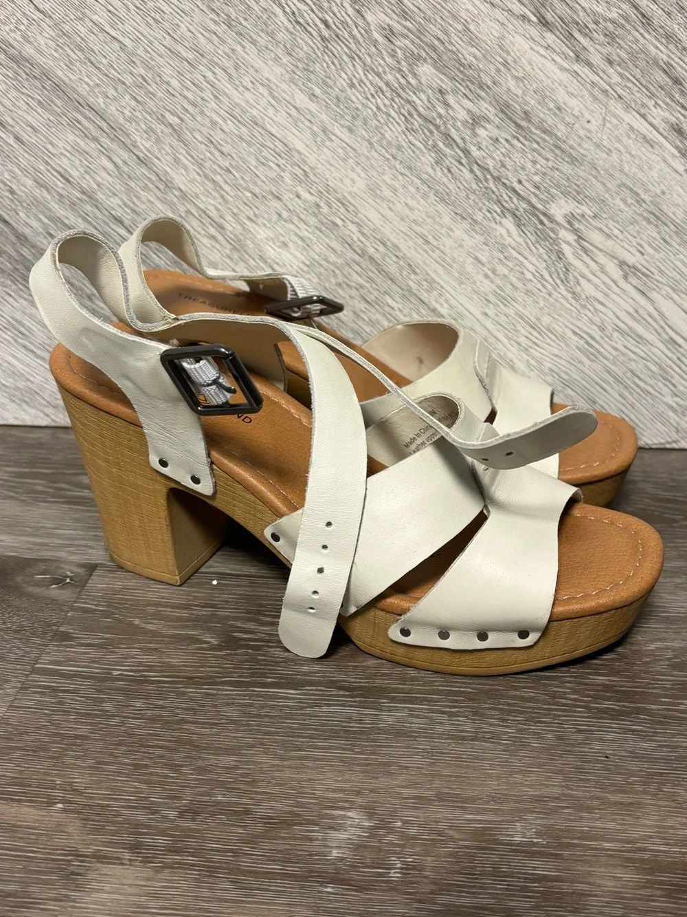 Treasure & Bond | Harmony Women’s White Leather Platform Sandals Wood Heels 6